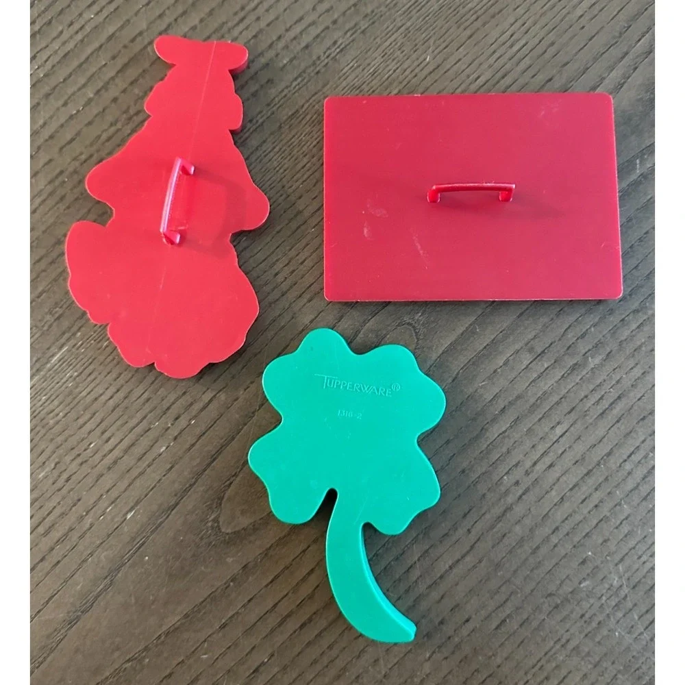 3 Tupperware Cookie Cutters Set Shamrock /‎ Flag / Santa